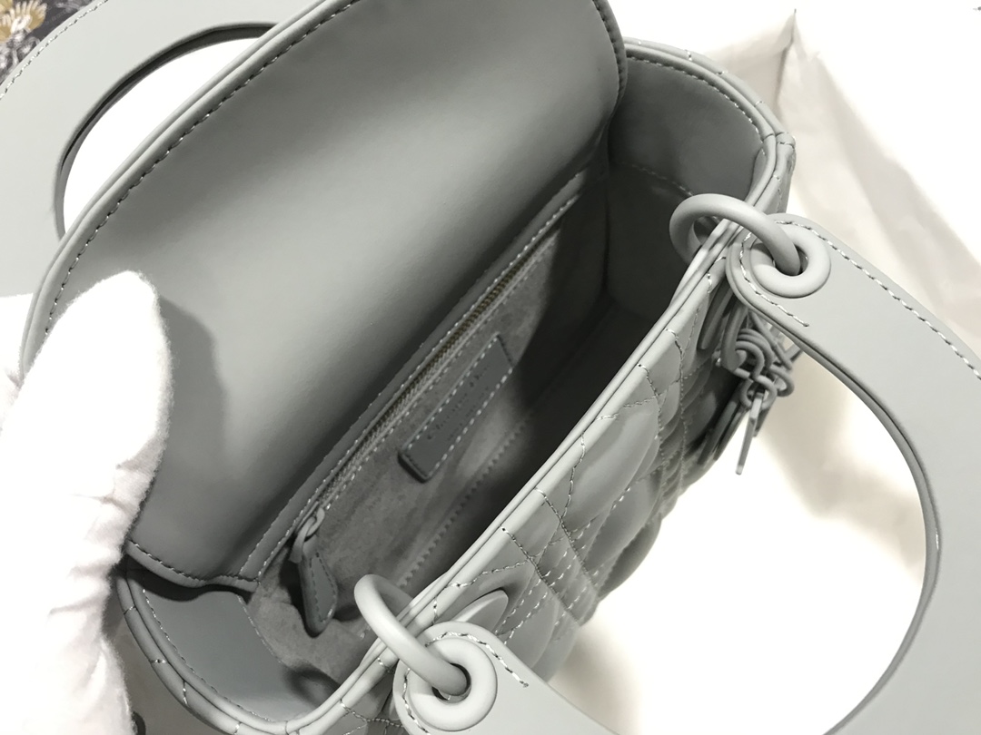 【超入手困難！ほしい！】Lady Diorトリコロールサテンチェック牛革-BRAND OFF