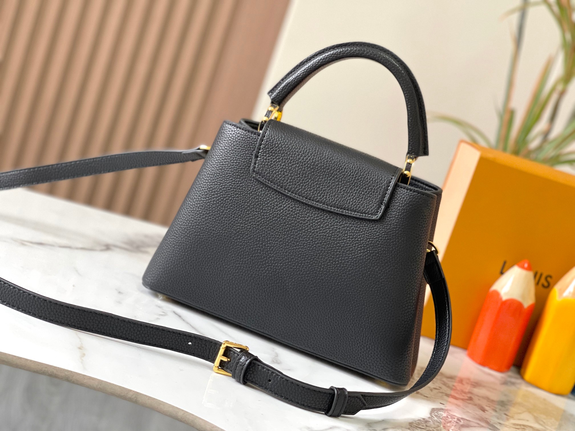 LOUIS VUITTON ルイヴィトン CAPUCINES クロスボディバッグ-BRAND OFF