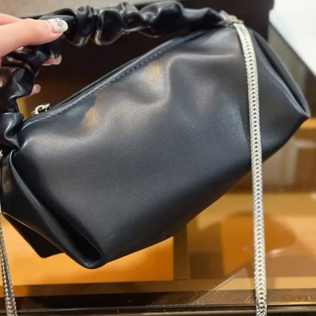 超人気 PRADA vintage ギャザー弁当袋-BRAND OFF