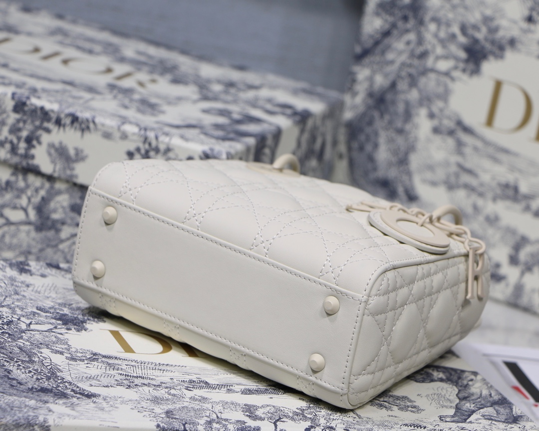 新作☆国内発送【Dior】LADY D-LITE-BRAND OFF