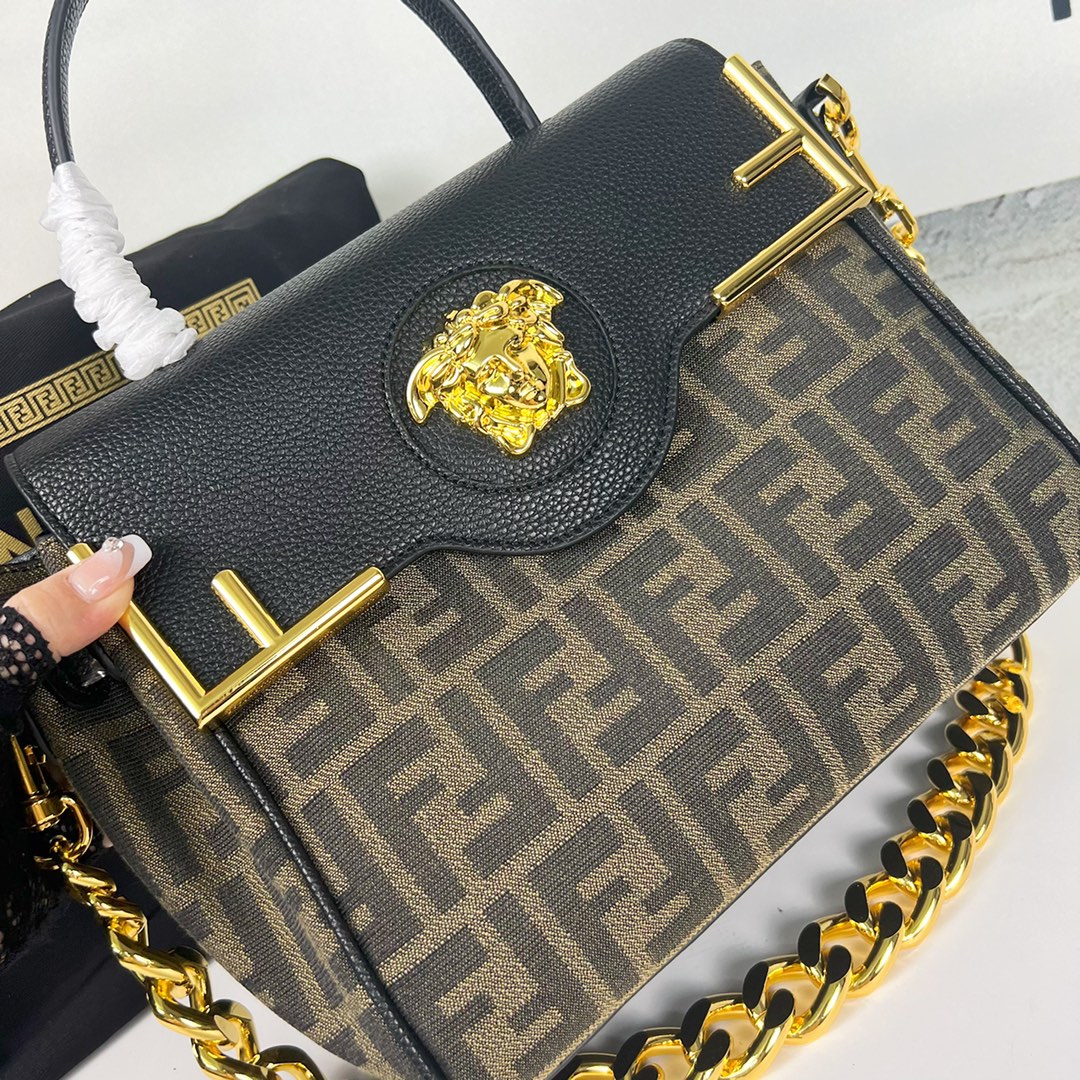 【FENDI 公式 旗艦店】 フェンディ ショルダーバッグ 当日出荷 好評に付き再入荷！23*11*22CM-BRAND OFF
