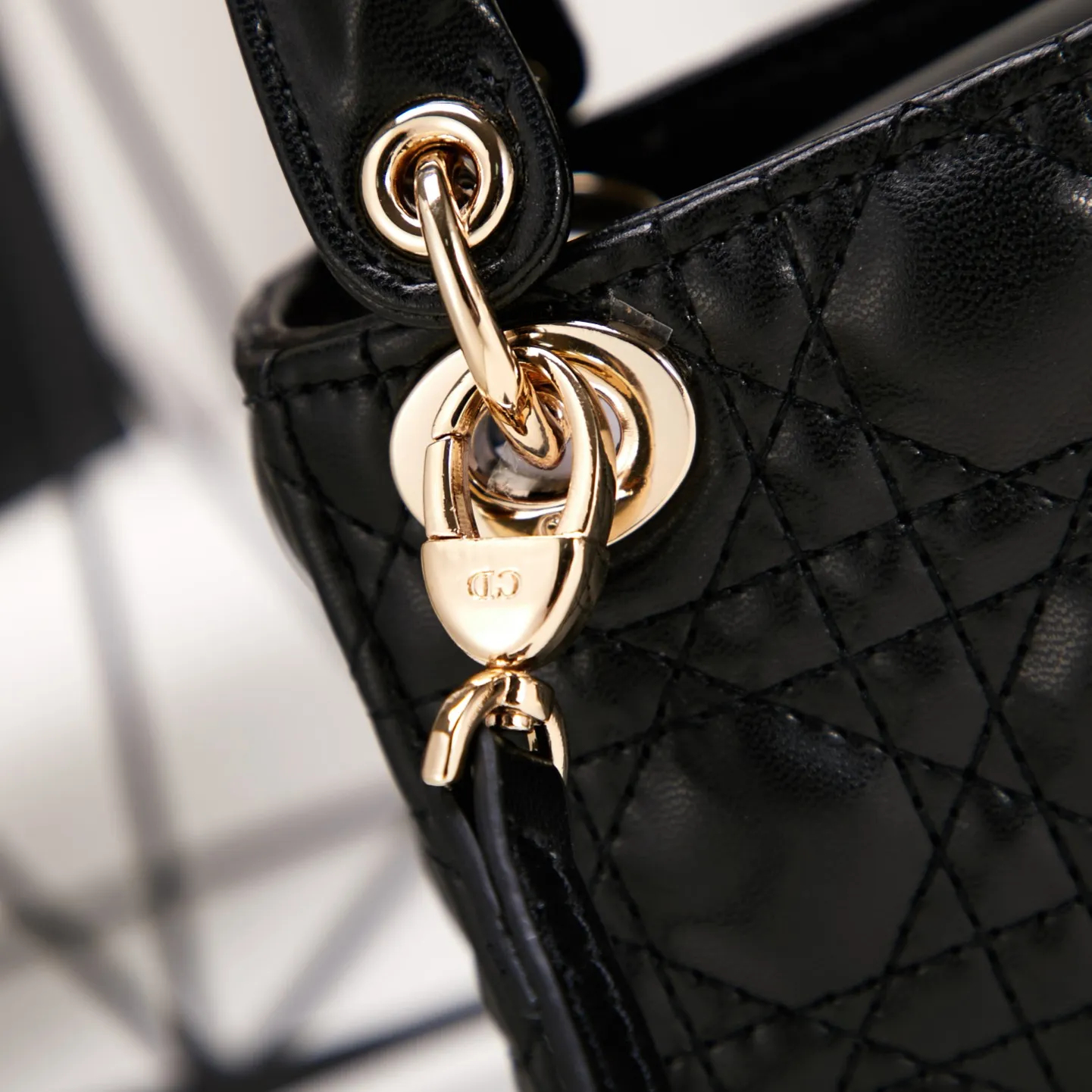 【DIOR 公式 旗艦店】ディオール ショルダーバッグ 当日出荷 好評に付き再入荷！12*10*5CM-BRAND OFF