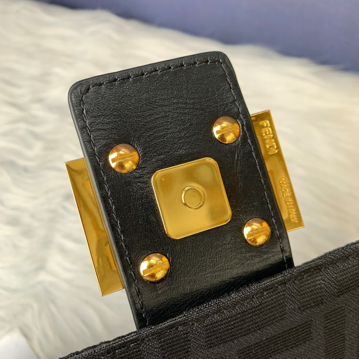 FENDI（フェンディ） メッセンジャーバッグ 30X24X5 CM-BRAND OFF