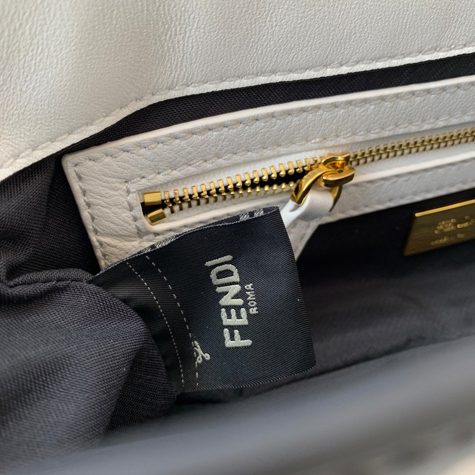FENDI（フェンディ） メッセンジャーバッグ 26X14X4 CM-BRAND OFF