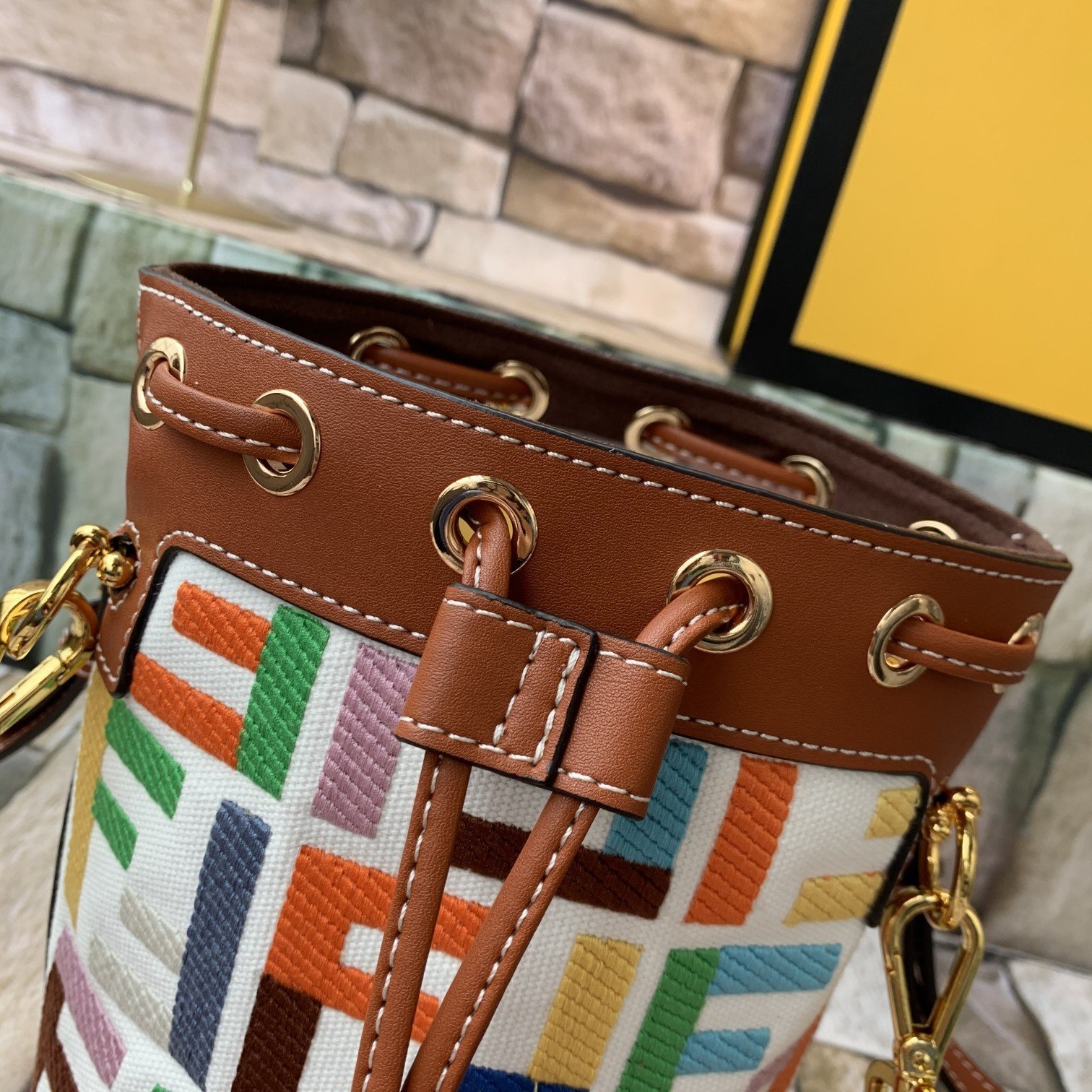 FENDI（フェンディ） メッセンジャーバッグ18X12X10CM-BRAND OFF