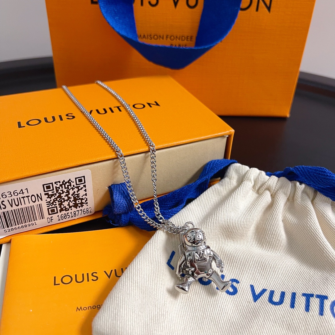 LOUIS VUITTON（ルイヴィトン）宇宙飛行士 ネックレス-BRAND OFF