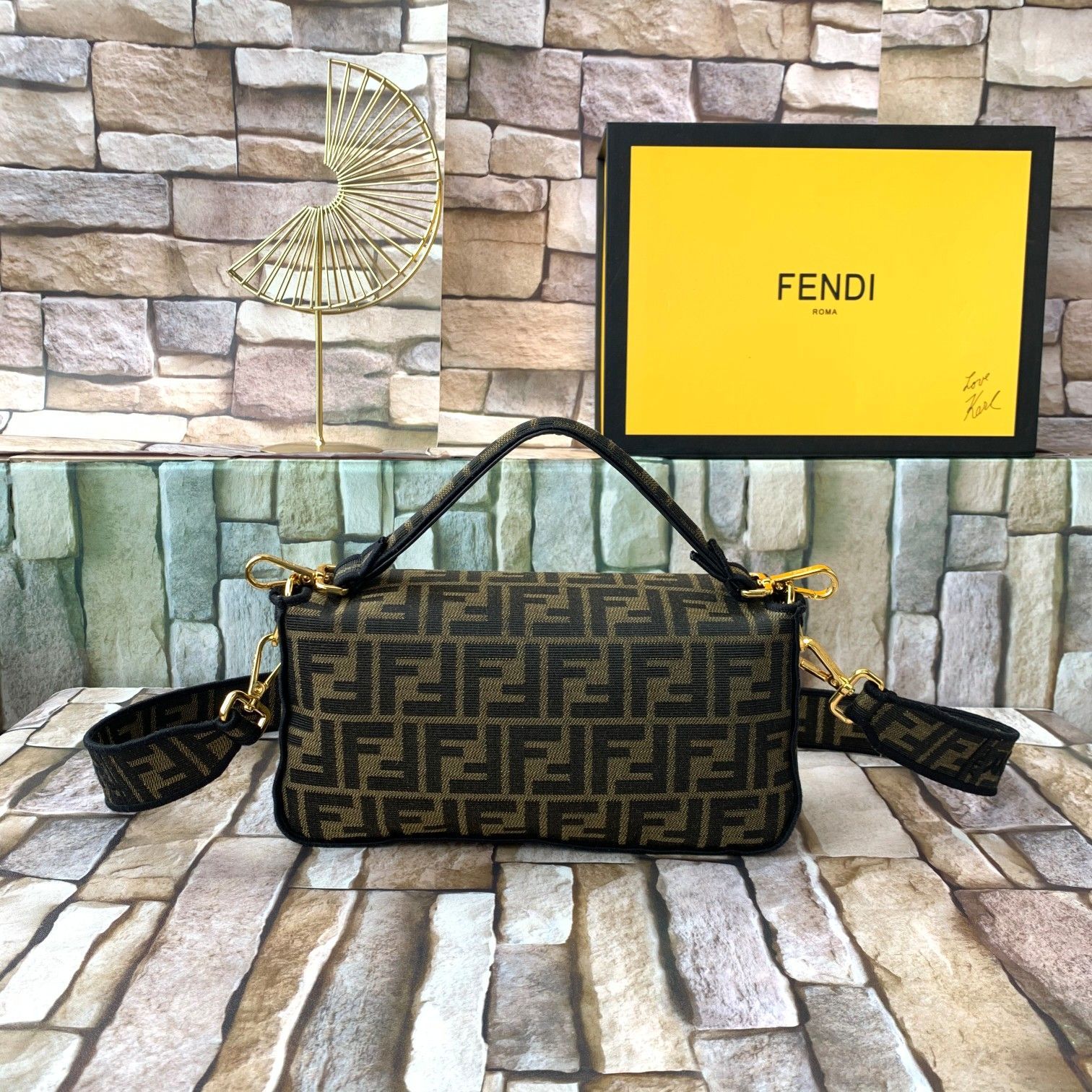 FENDI（フェンディ） メッセンジャーバッグ 26X14X4 CM-BRAND OFF