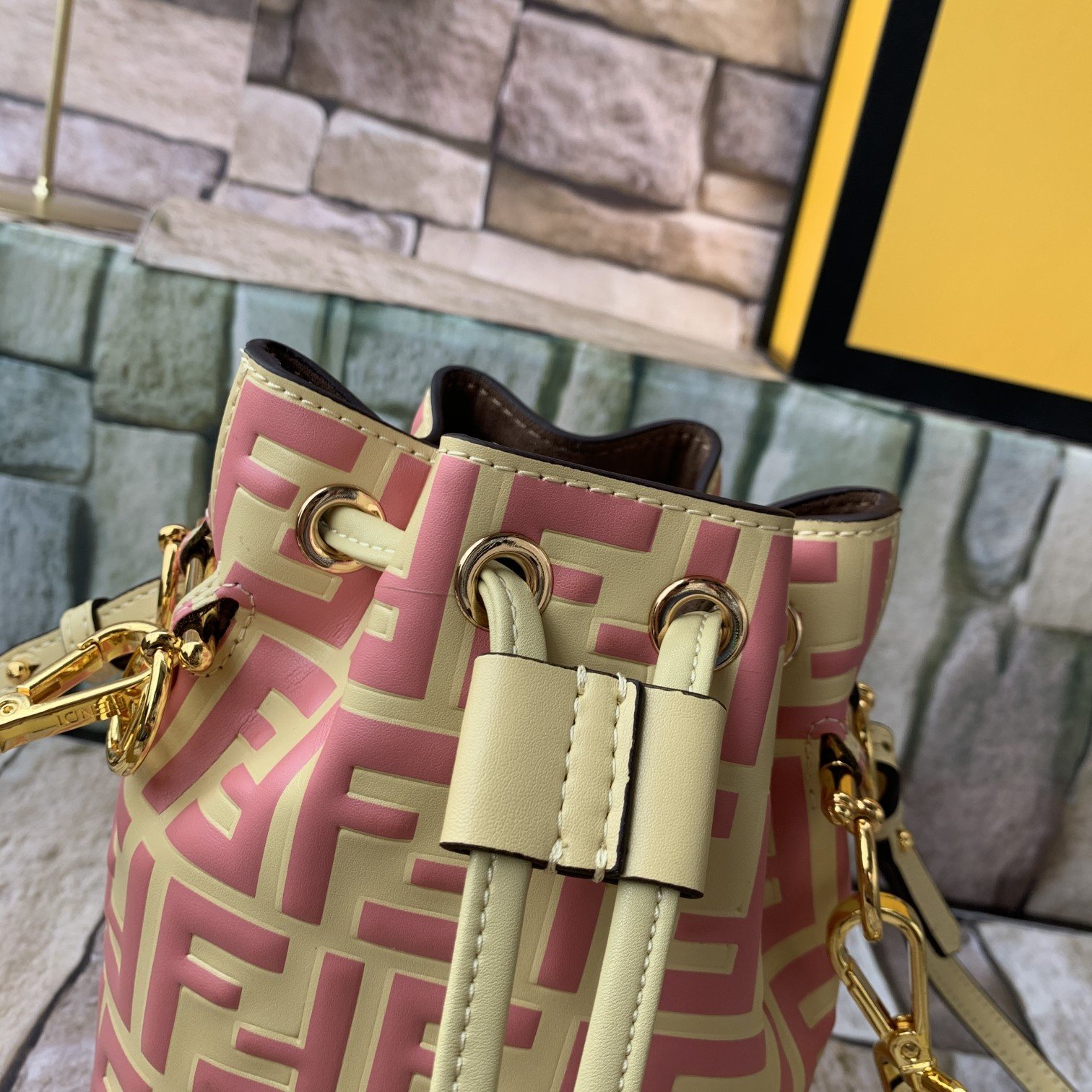 FENDI（フェンディ） メッセンジャーバッグ18X12X10CM-BRAND OFF