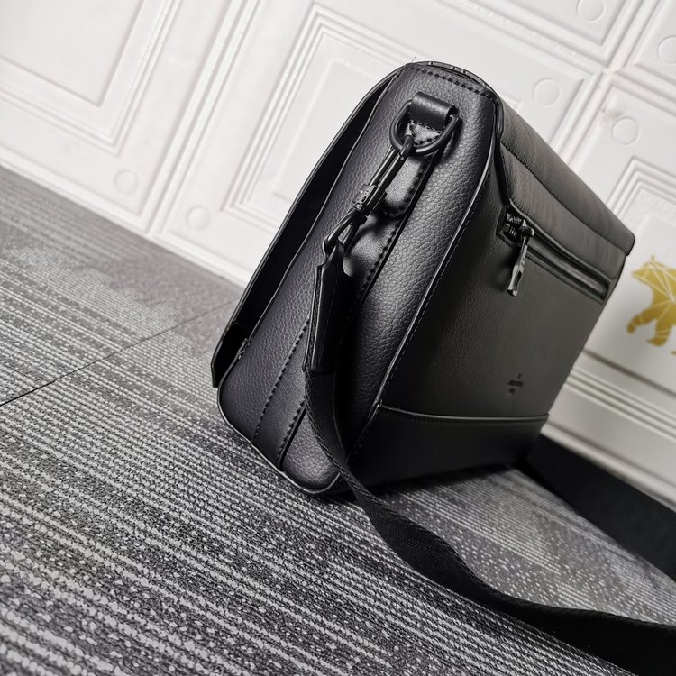 LouisVuitton ルイヴィトン メッセンジャー M57080 AEROGRAM-BRAND OFF