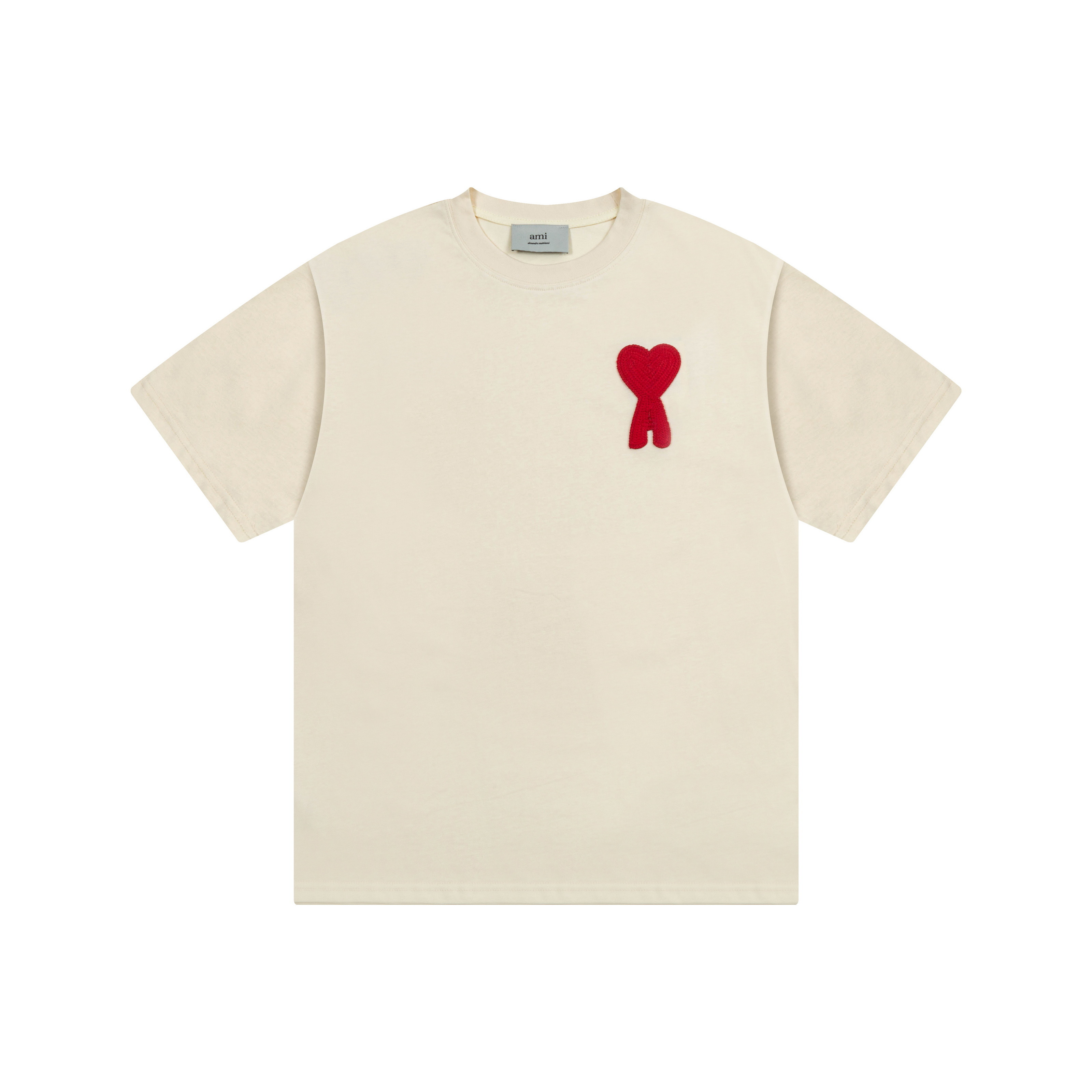 【AMI PARIS公式旗艦店】AMI PARISカジュアルTシャツ。純綿素材を使用し、胸元に小さなハート型の刺繍が施されています。2026年新作。