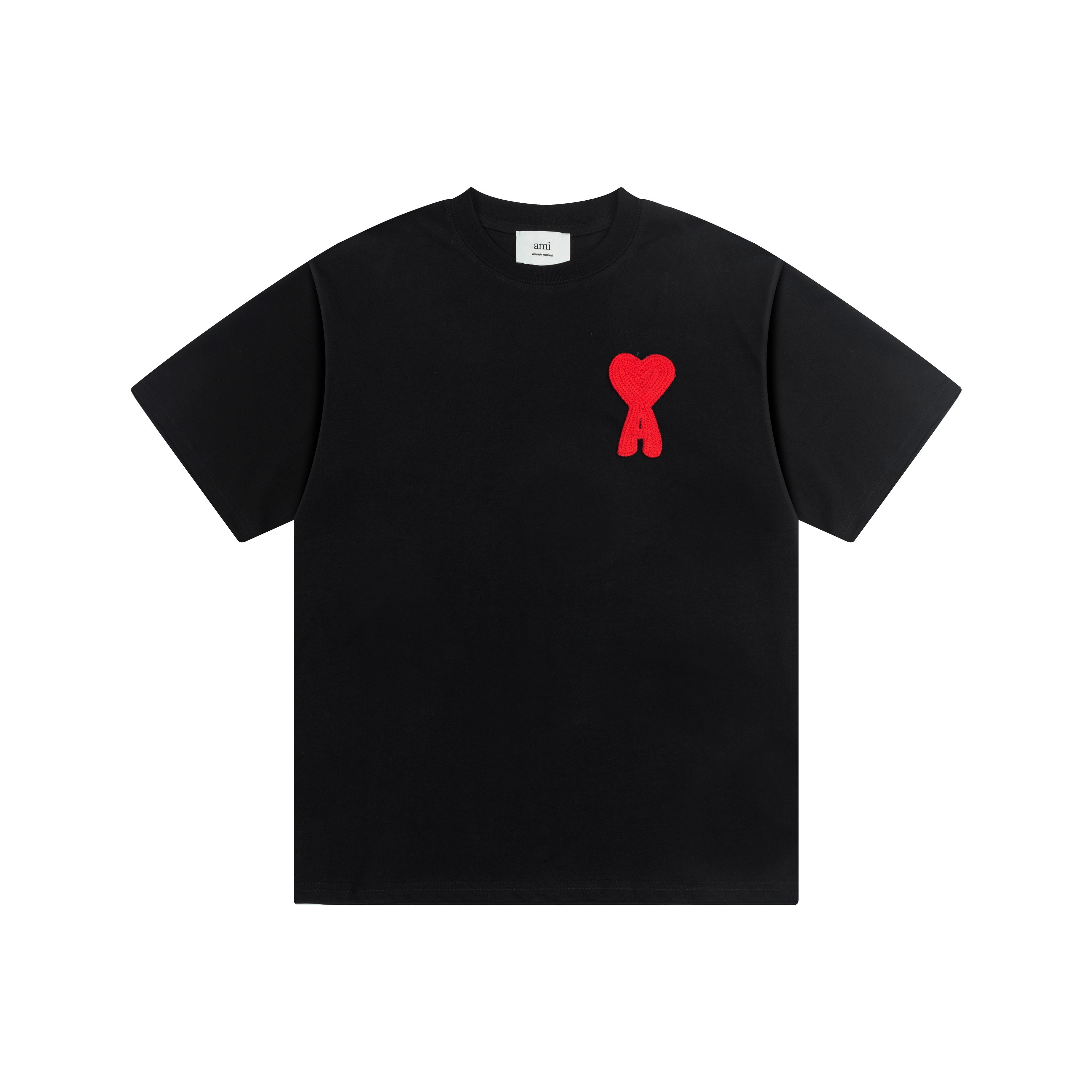 【AMI PARIS公式旗艦店】AMI PARISカジュアルTシャツ。純綿素材を使用し、胸元に小さなハート型の刺繍が施されています。2026年新作。