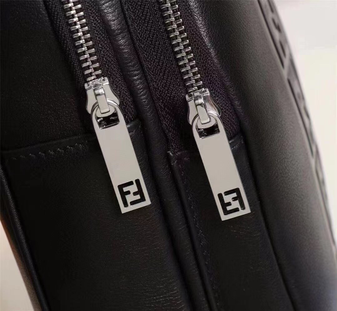 【FENDI 公式 旗艦店】フェンディ チェストバッグ 当日出荷 好評に付き再入荷！30*17*6CM-BRAND OFF