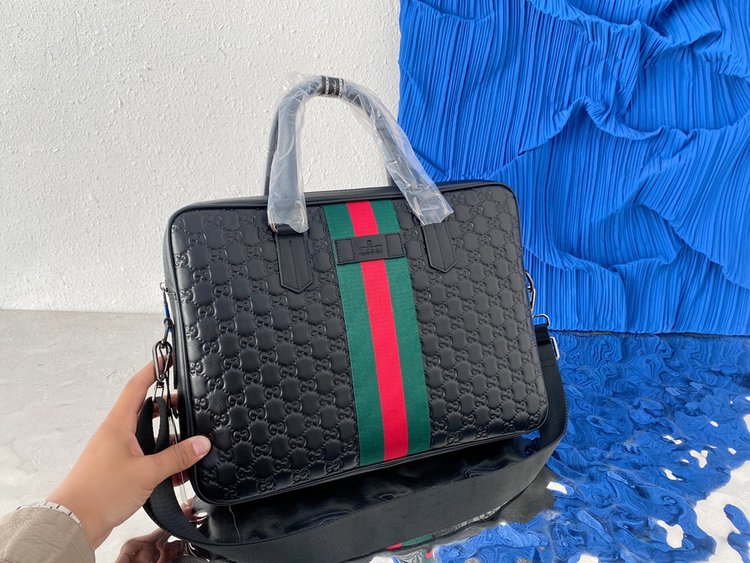 Gucci（グッチ）メンズハンドバッグ 39 x 29 cm-BRAND OFF