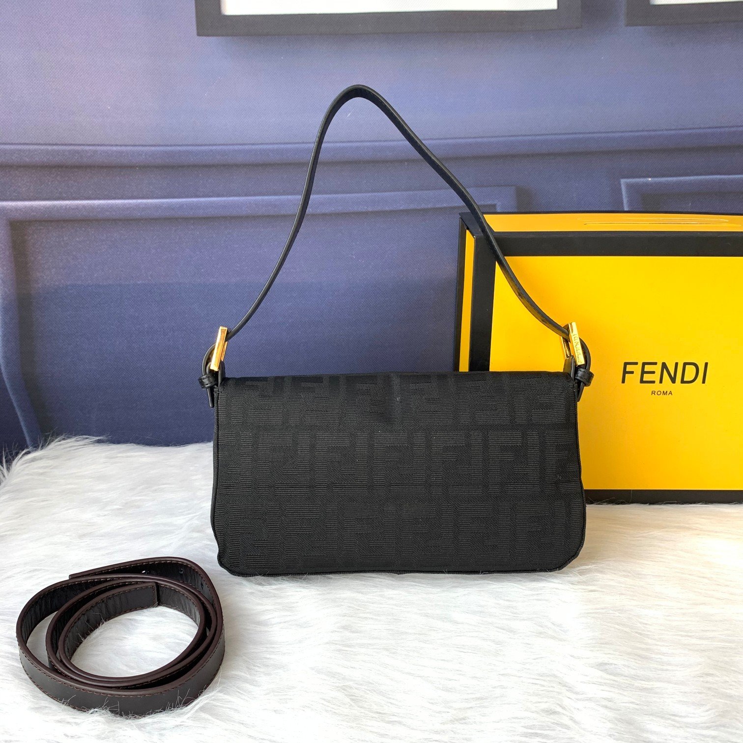 FENDI（フェンディ） メッセンジャーバッグ 25X13X4 CM-BRAND OFF