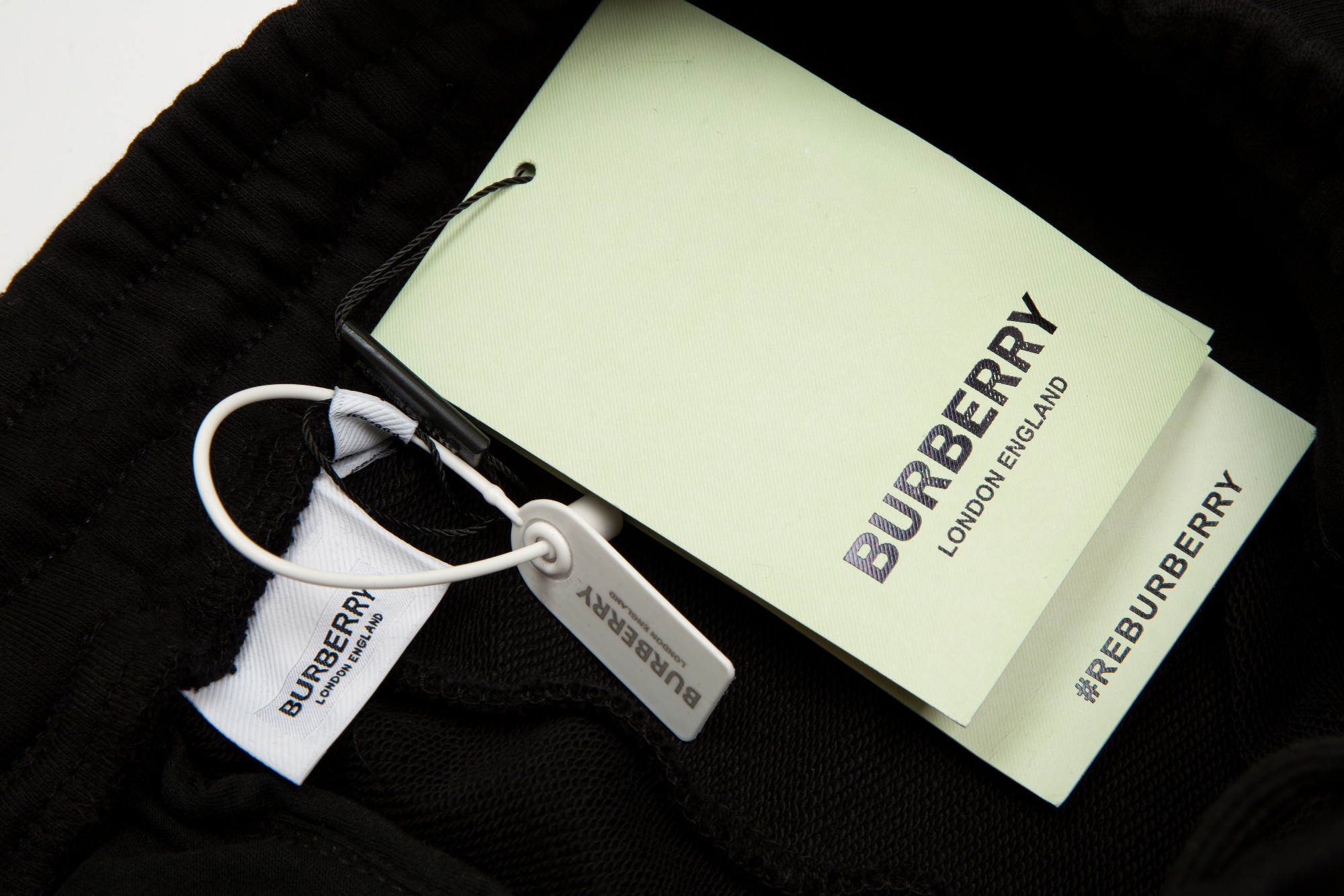 【BURBERRY  公式旗艦店】バーバリー   ショートパンツご好評に付き再入荷！-BRAND OFF