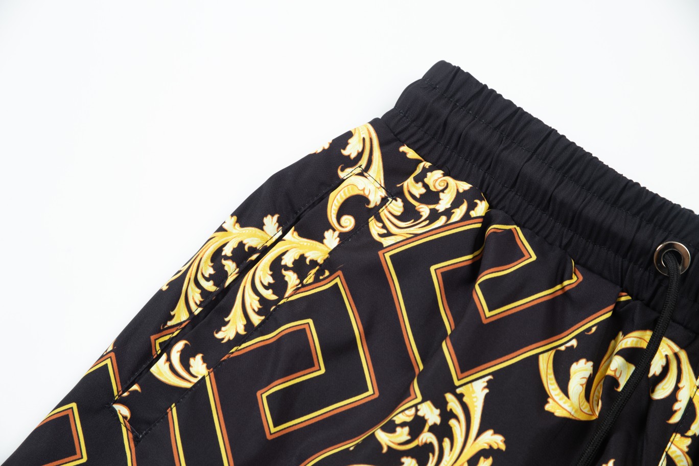 【2026】【VERSACE  公式旗艦店】ヴェルサーチ  ショートパンツ  ご好評に付き再入荷！-BRAND OFF