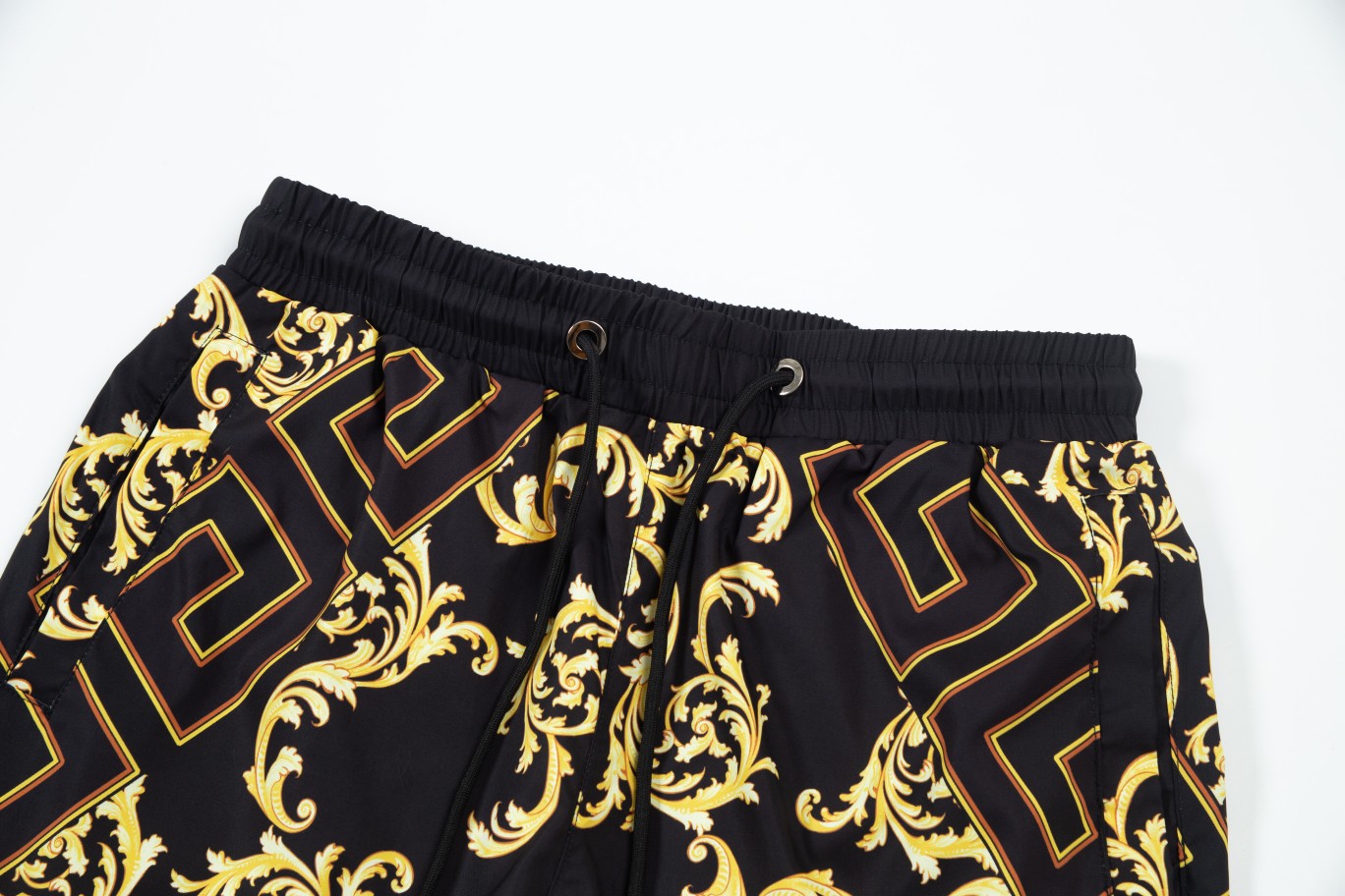 【2026】【VERSACE  公式旗艦店】ヴェルサーチ  ショートパンツ  ご好評に付き再入荷！-BRAND OFF