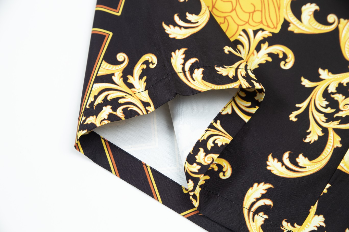 【2026】【VERSACE  公式旗艦店】ヴェルサーチ  ショートパンツ  ご好評に付き再入荷！-BRAND OFF
