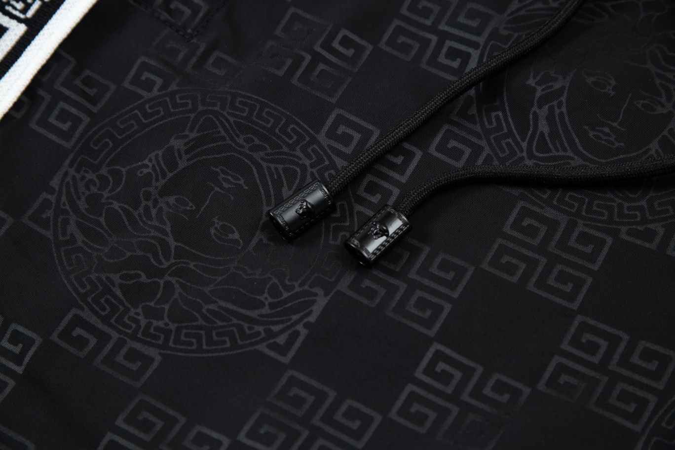 【VERSACE  公式旗艦店】ヴェルサーチ  ショートパンツ  ご好評に付き再入荷！-BRAND OFF