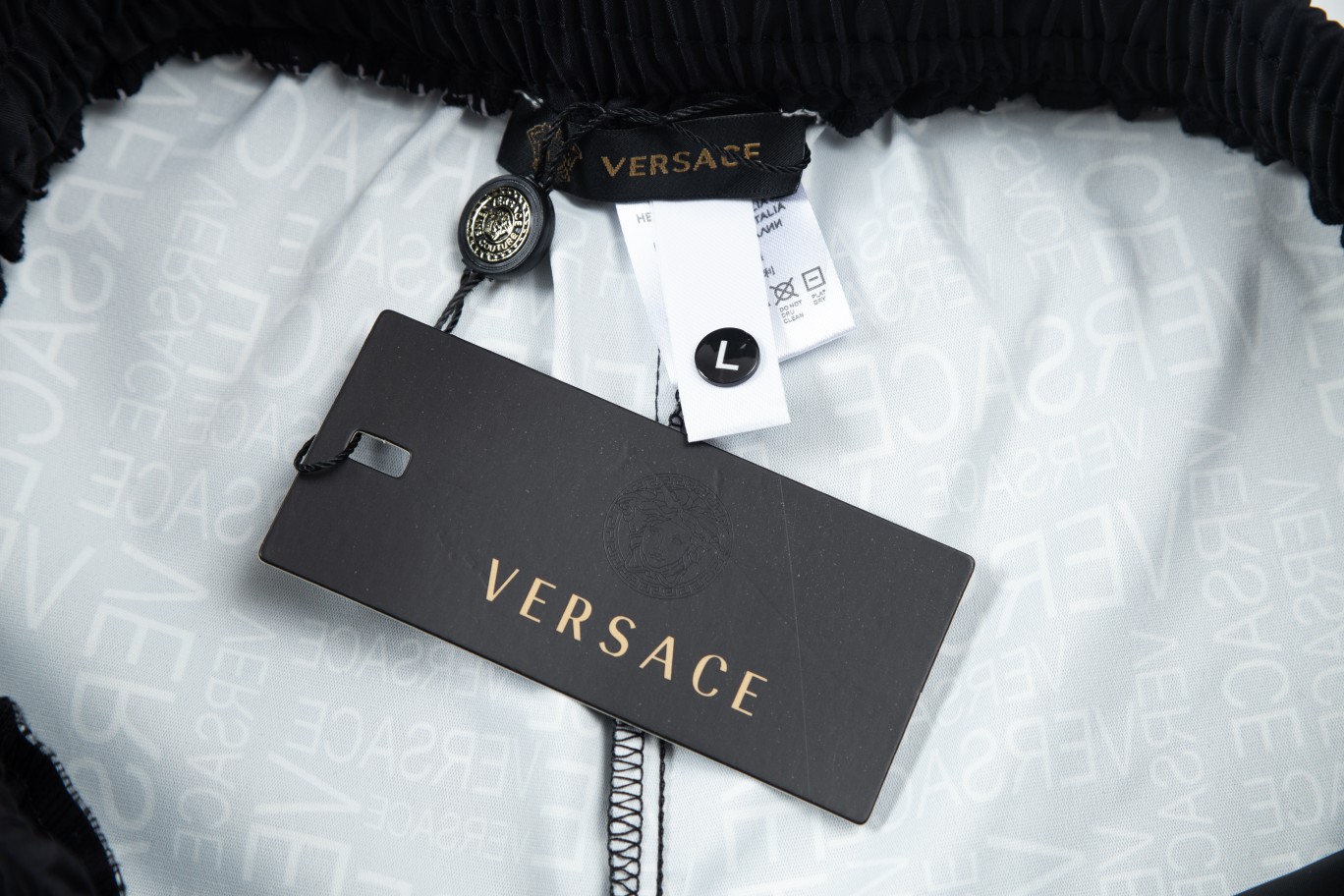 【VERSACE  公式旗艦店】ヴェルサーチ  ショートパンツ  ご好評に付き再入荷！-BRAND OFF
