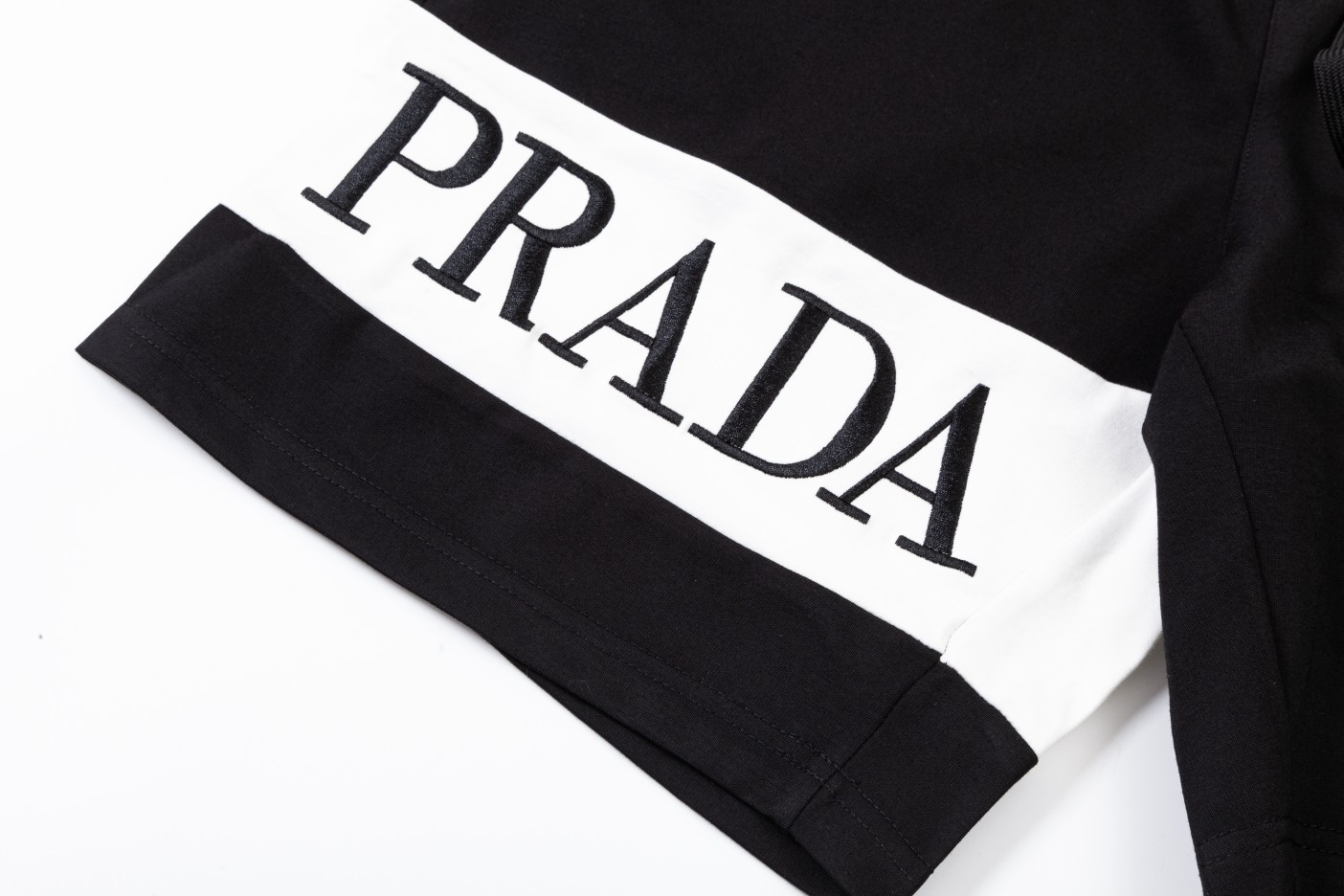 【2026】【PRADA  公式旗艦店】プラダ  ショートパンツ  ご好評に付き再入荷！-BRAND OFF