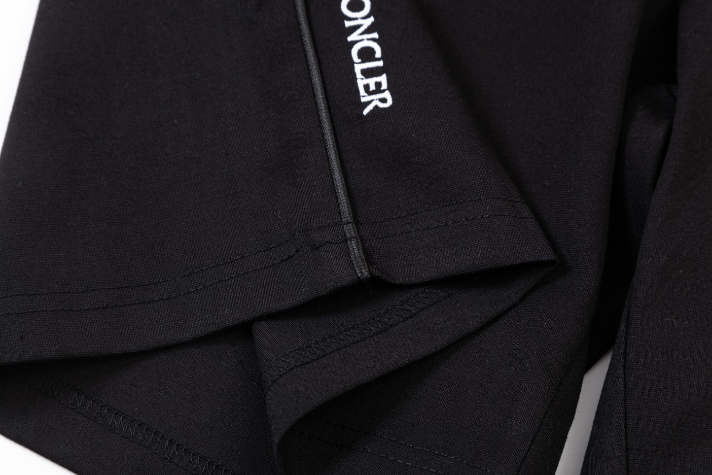 【2026】【MONCLER 公式旗艦店】モンクレール   ショートパンツ  ご好評に付き再入荷！-BRAND OFF