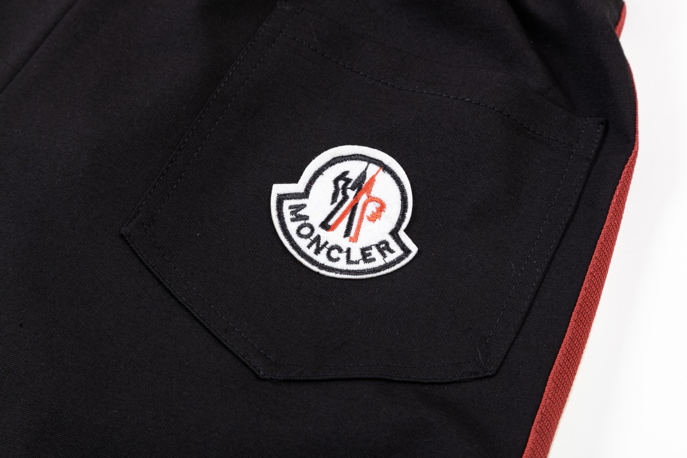 【MONCLER  公式旗艦店】モンクレール  ショートパンツ  ご好評に付き再入荷！-BRAND OFF
