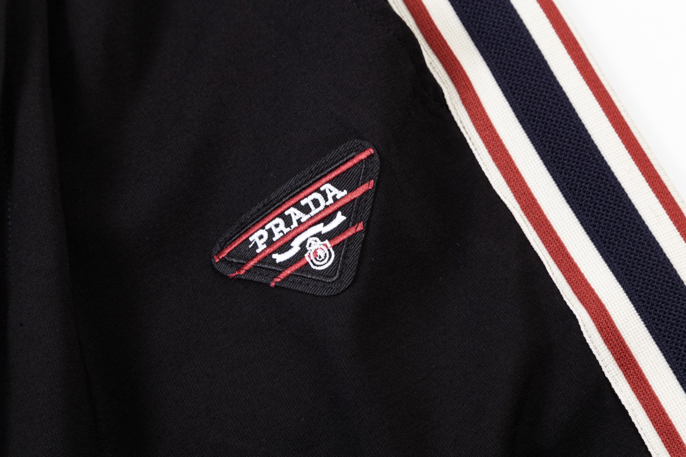 【PRADA  公式旗艦店】プラダ  ショートパンツ  ご好評に付き再入荷！-BRAND OFF