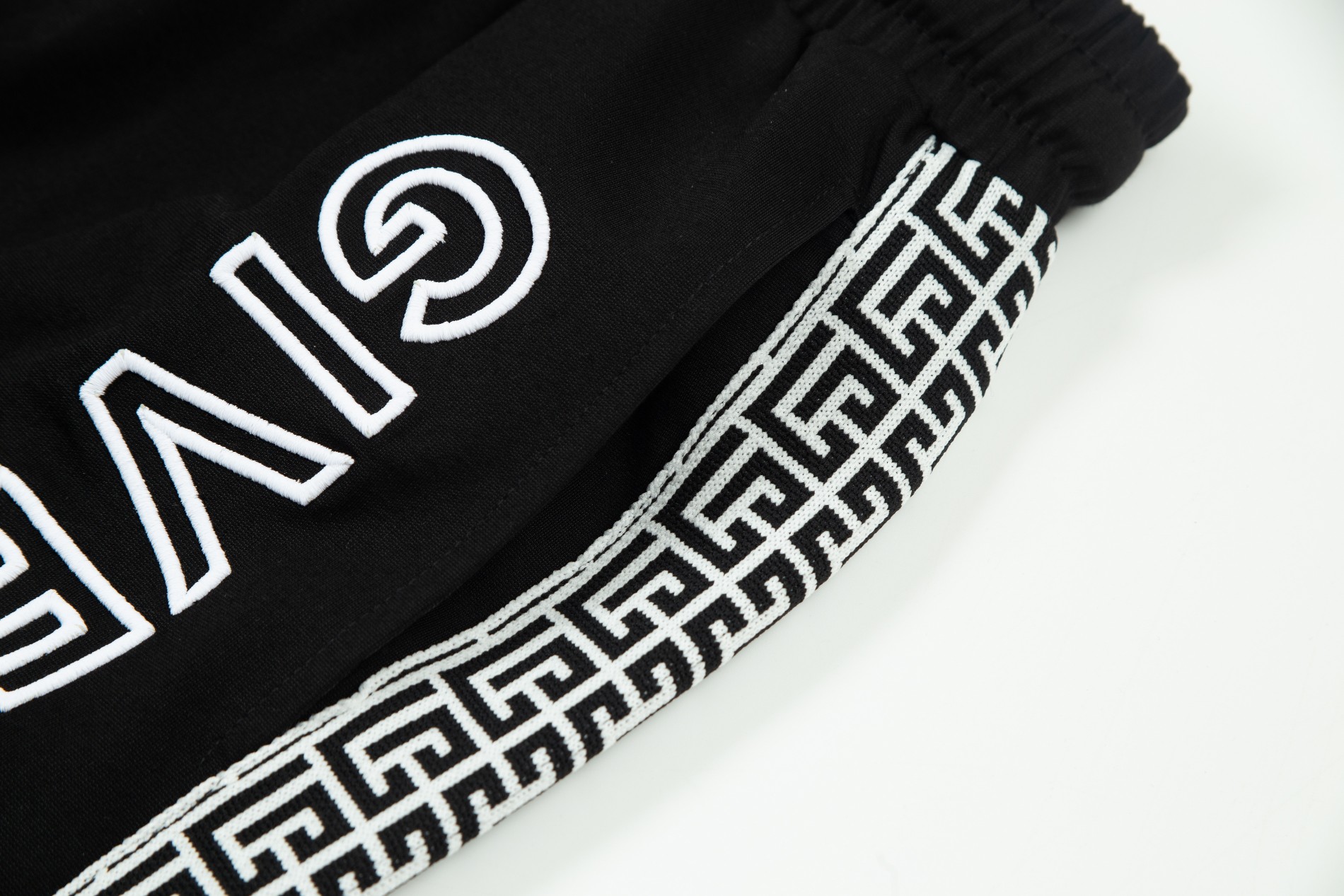 【GIVENCHY  公式旗艦店】ジバンシー ショートパンツご好評に付き再入荷 240803-BRAND OFF