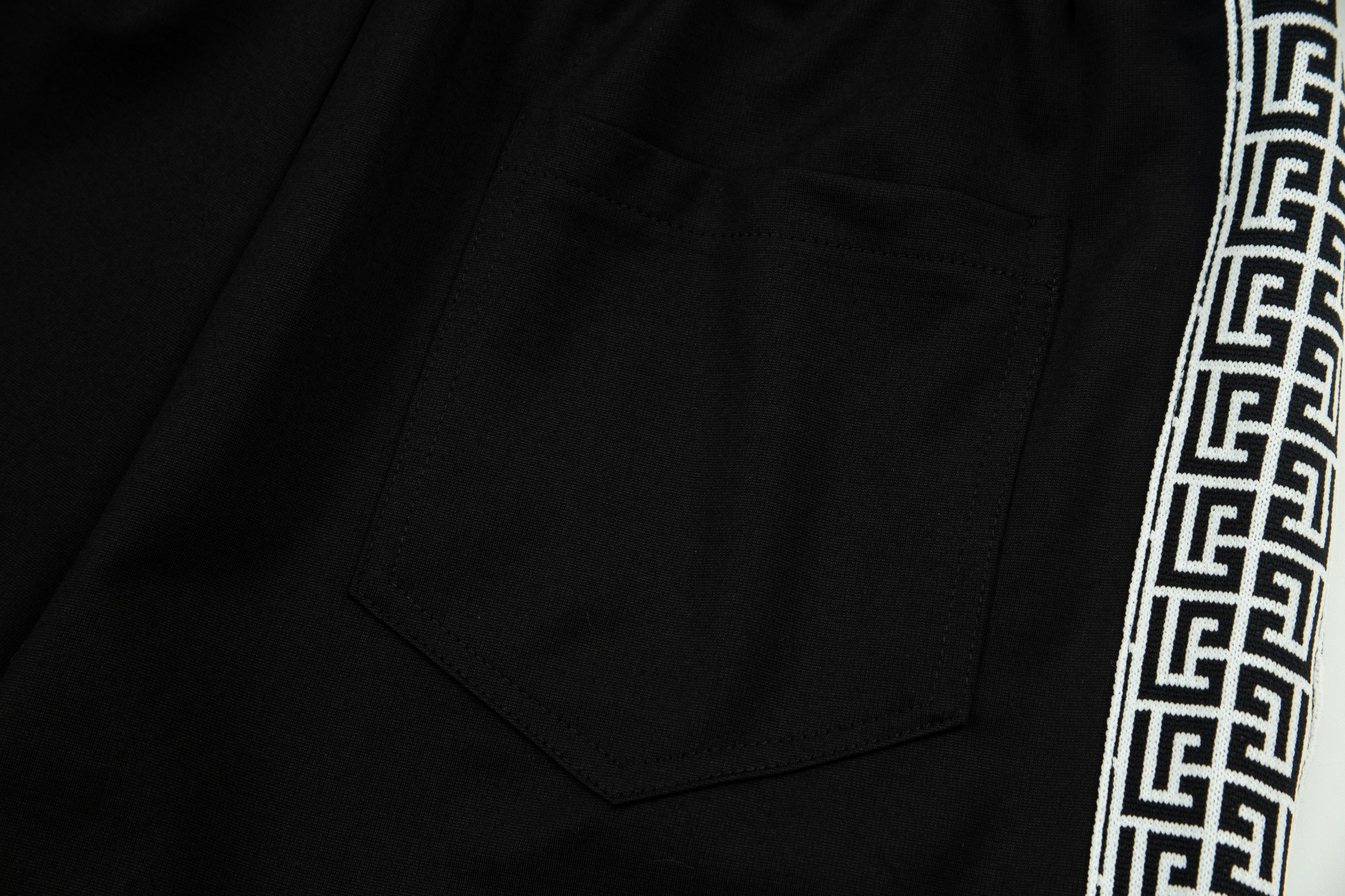 【GIVENCHY  公式旗艦店】ジバンシー ショートパンツご好評に付き再入荷 240803-BRAND OFF