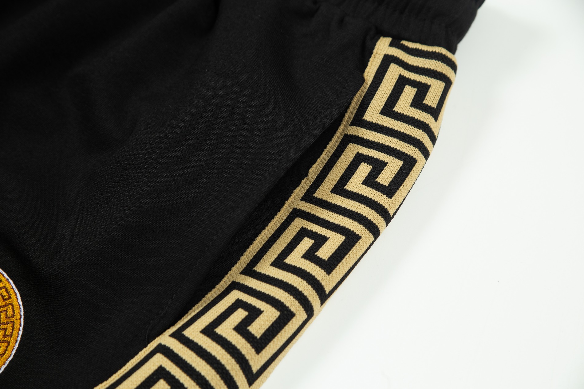 【VERSACE  公式旗艦店】ヴェルサーチ  ショートパンツ  ご好評に付き再入荷！-BRAND OFF