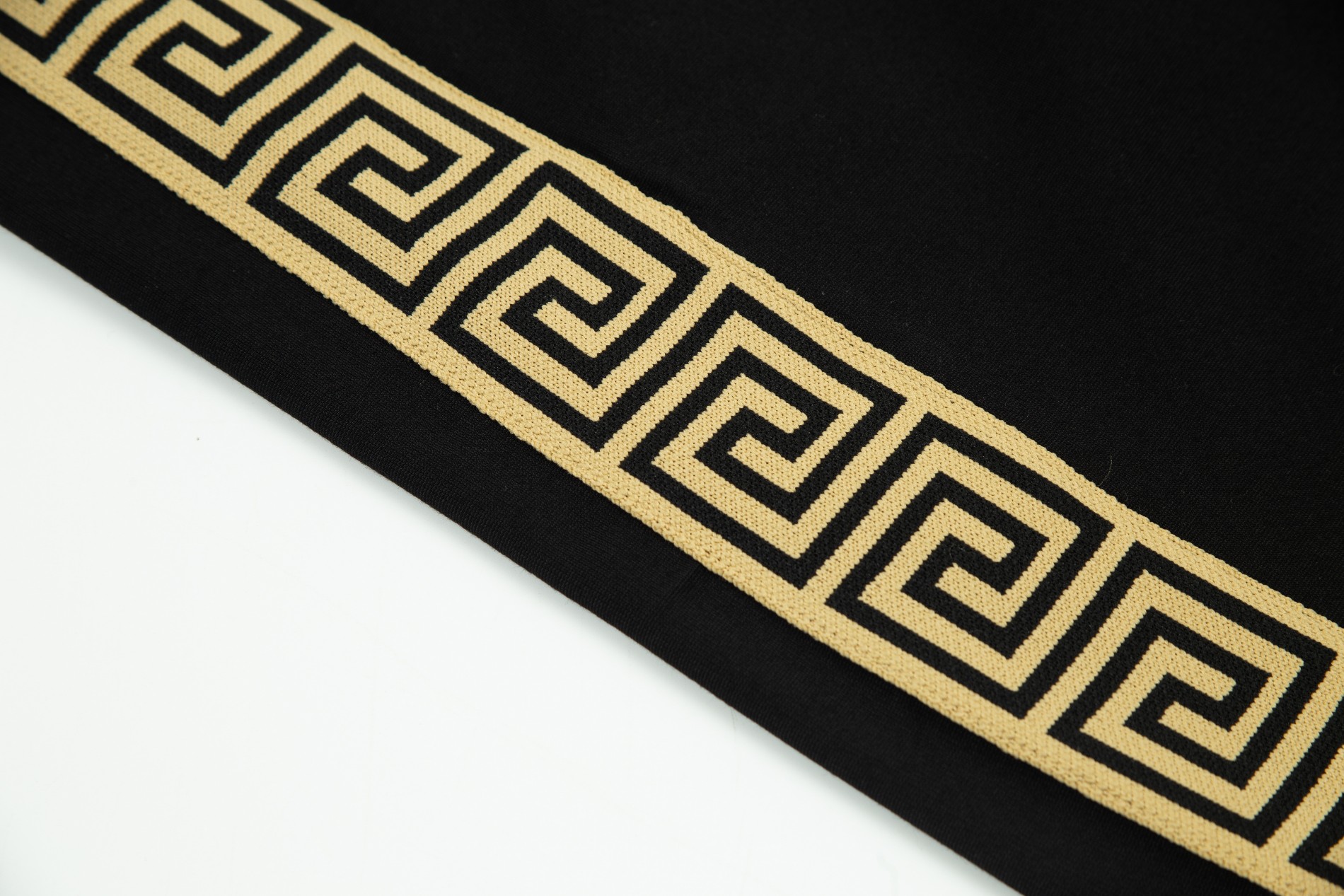 【VERSACE  公式旗艦店】ヴェルサーチ  ショートパンツ  ご好評に付き再入荷！-BRAND OFF