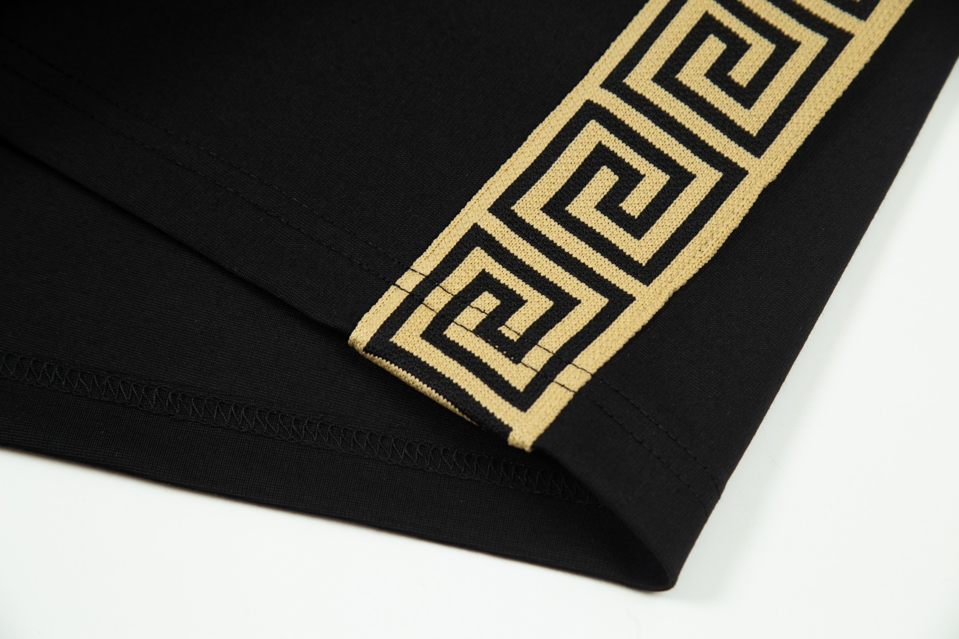 【VERSACE  公式旗艦店】ヴェルサーチ  ショートパンツ  ご好評に付き再入荷！-BRAND OFF
