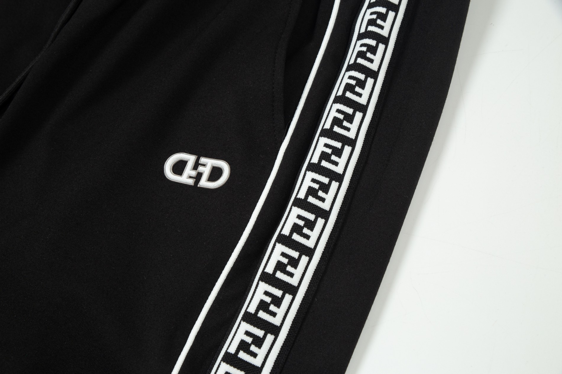 【FENDI 公式旗艦店】モンクレール   ショートパンツ  ご好評に付き再入荷！-BRAND OFF