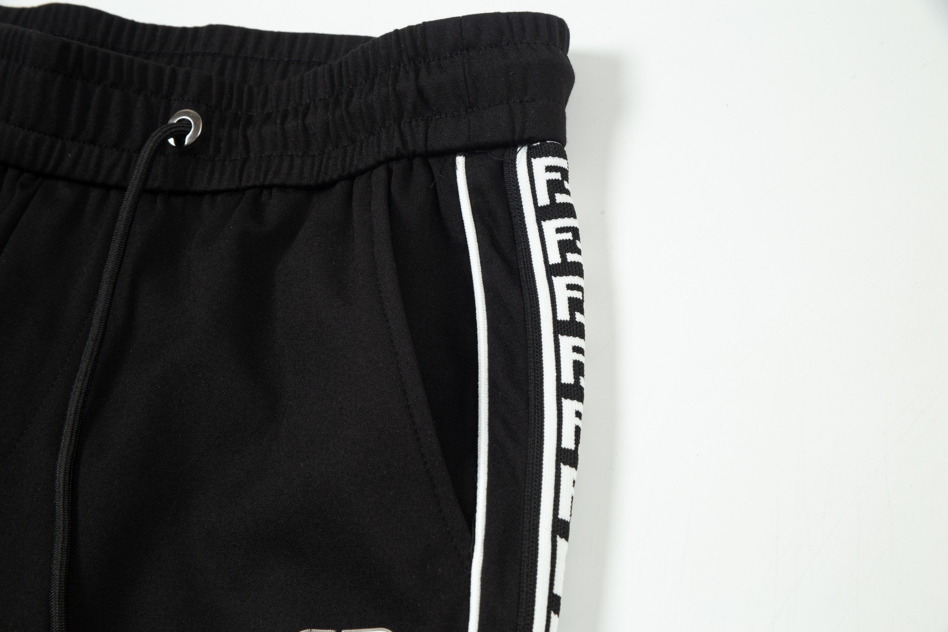 【FENDI 公式旗艦店】モンクレール   ショートパンツ  ご好評に付き再入荷！-BRAND OFF