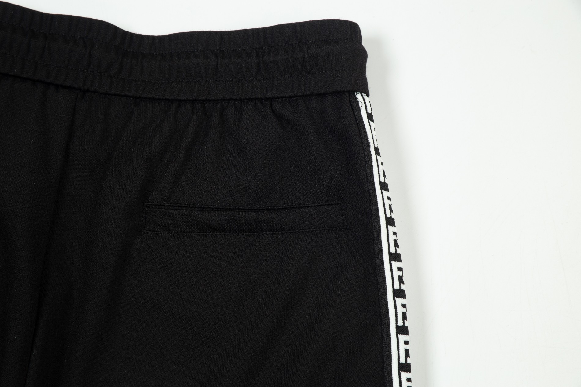 【FENDI 公式旗艦店】モンクレール   ショートパンツ  ご好評に付き再入荷！-BRAND OFF