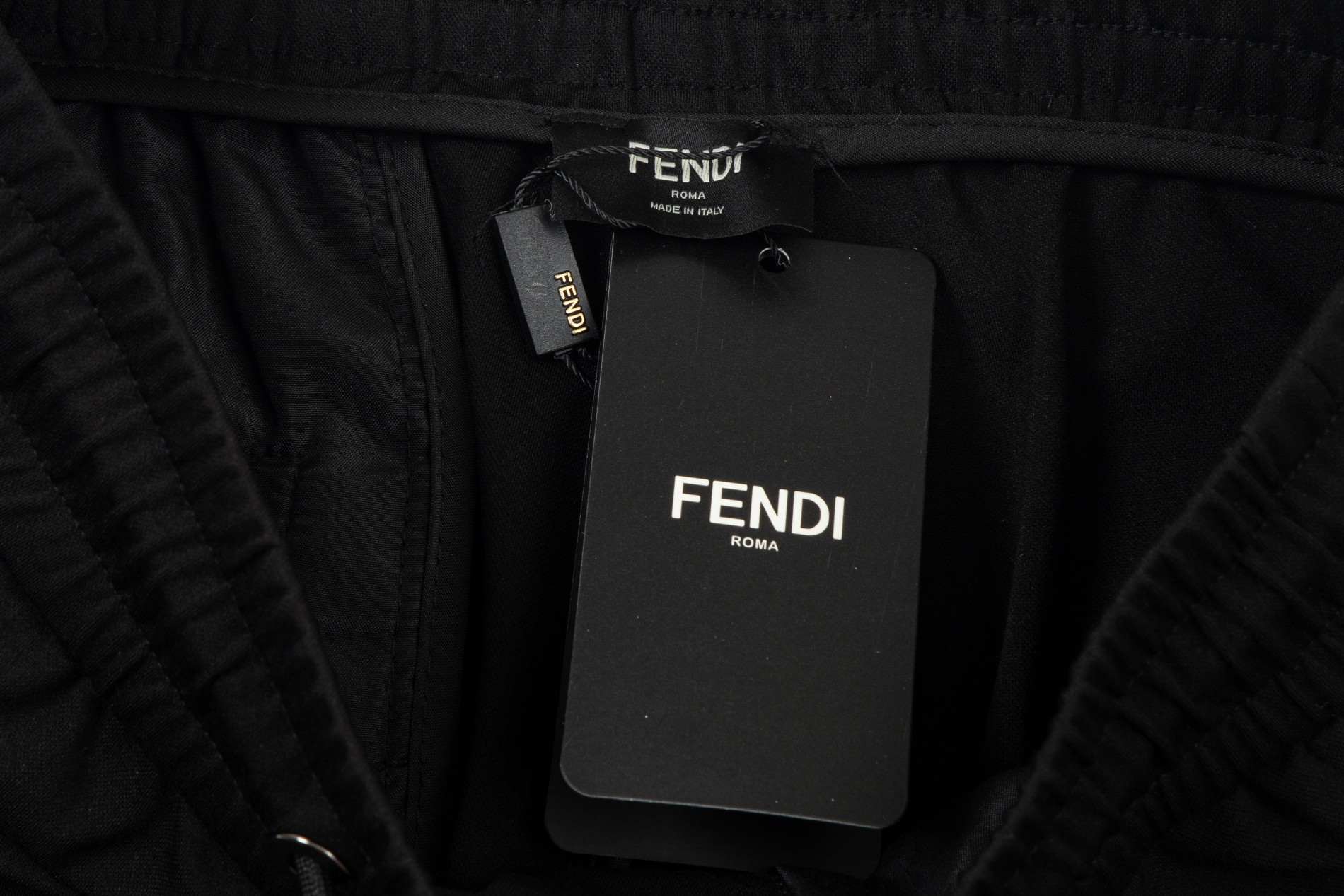 【FENDI 公式旗艦店】モンクレール   ショートパンツ  ご好評に付き再入荷！-BRAND OFF