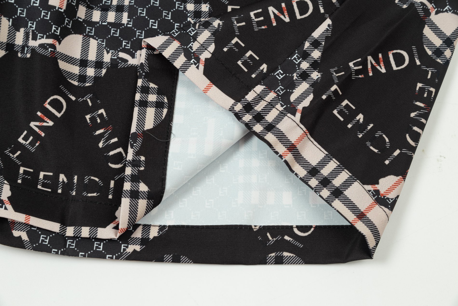 【FENDI  公式旗艦店】フェンディ ショートパンツ  ご好評に付き再入荷！-BRAND OFF