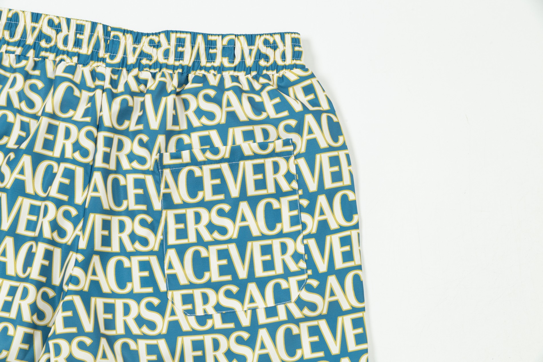 【VERSACE  公式旗艦店】ヴェルサーチ  ショートパンツご好評に付き再入荷 24628-BRAND OFF