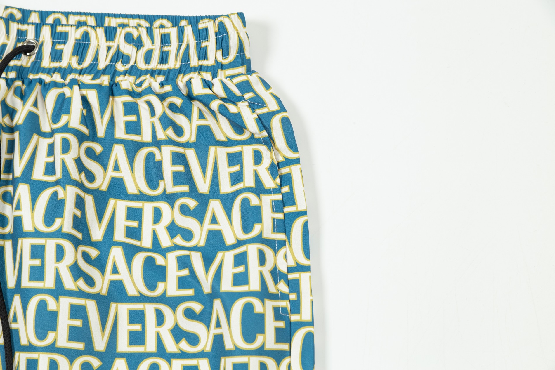 【VERSACE  公式旗艦店】ヴェルサーチ  ショートパンツご好評に付き再入荷 24628-BRAND OFF