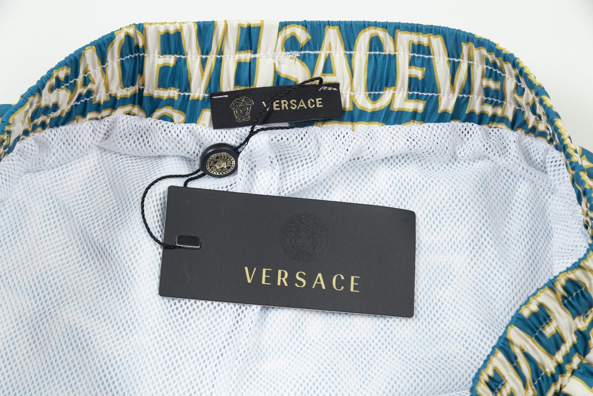 【VERSACE  公式旗艦店】ヴェルサーチ  ショートパンツご好評に付き再入荷 24628-BRAND OFF