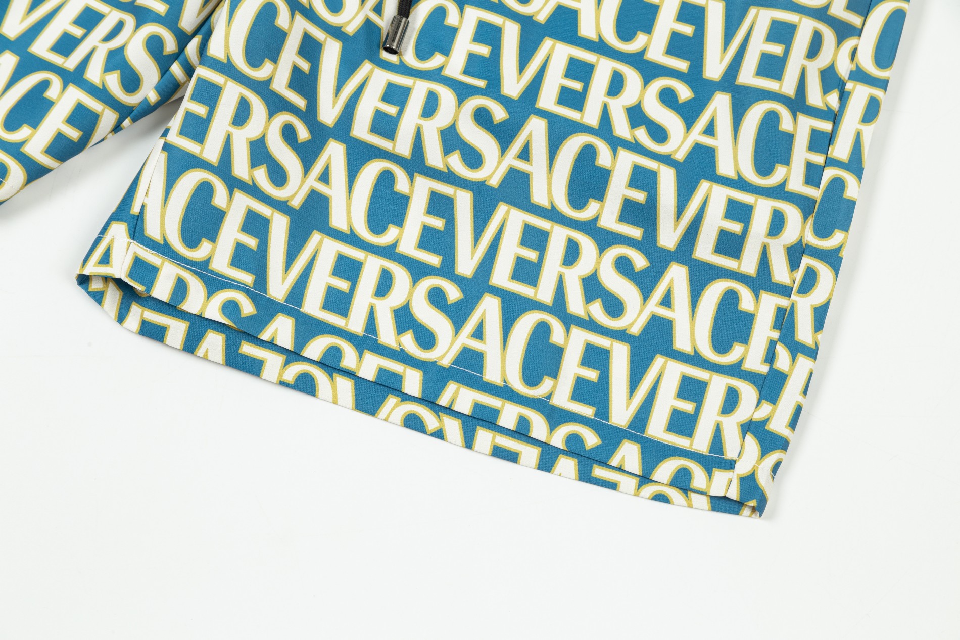 【VERSACE  公式旗艦店】ヴェルサーチ  ショートパンツご好評に付き再入荷 24628-BRAND OFF