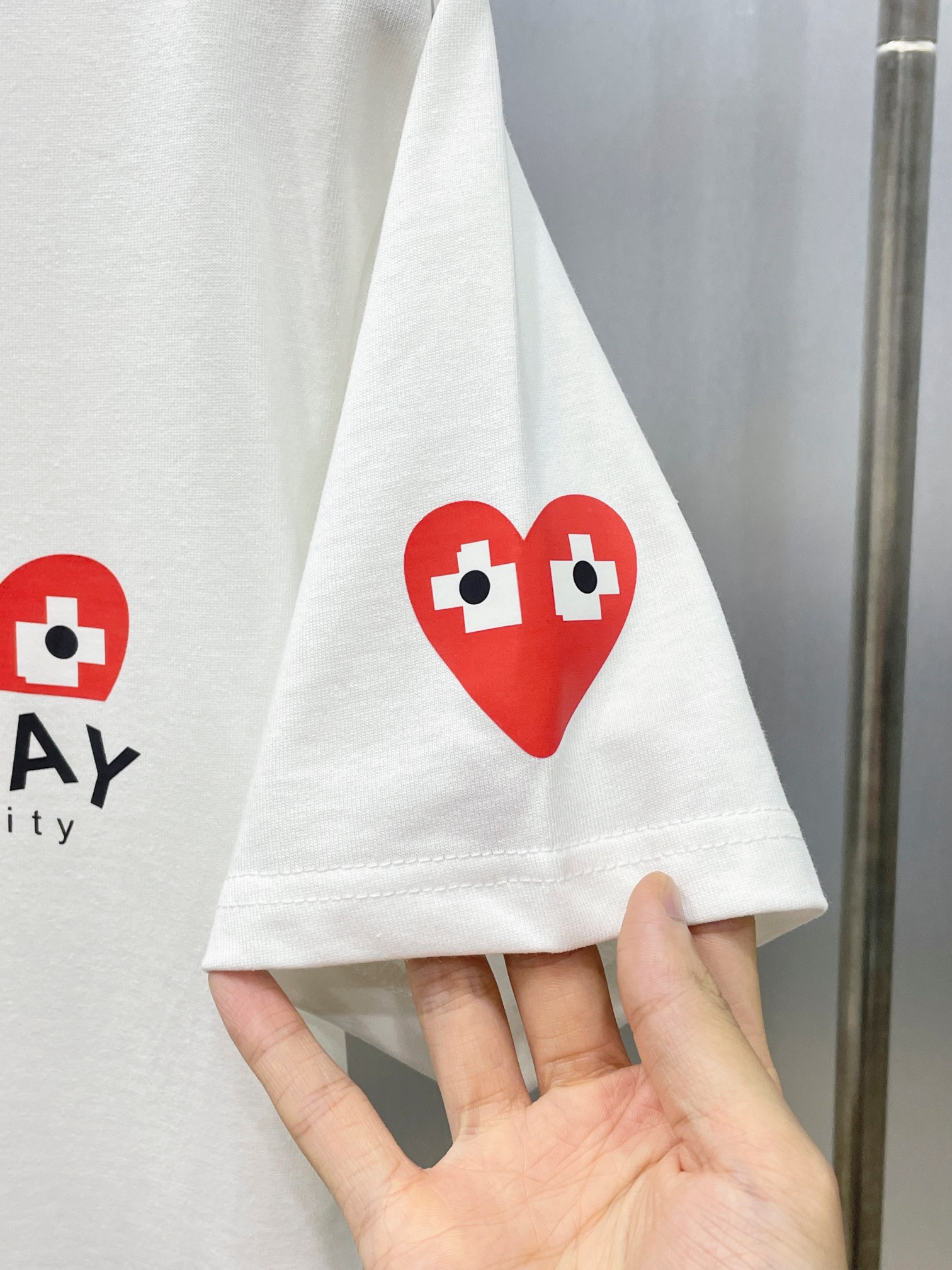 【2026】【COMME DES GARCONS PLAY 公式旗艦店】 コム デ ギャルソン プレイ   Tシャツご好評に付き再入荷 24628-BRAND OFF