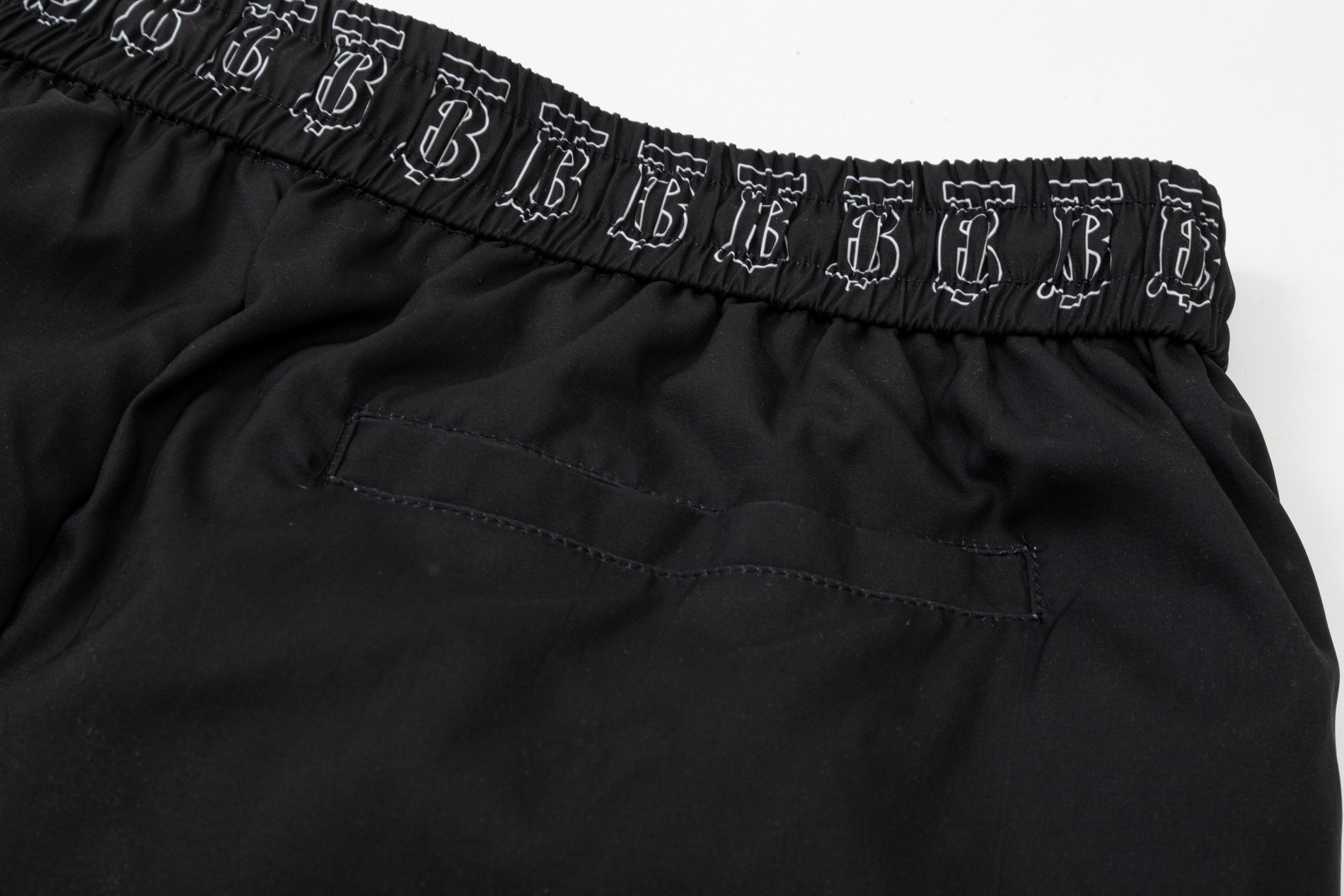 【BURBERRY 公式旗艦店】バーバリー  ショートパンツご好評に付き再入荷 24627-BRAND OFF
