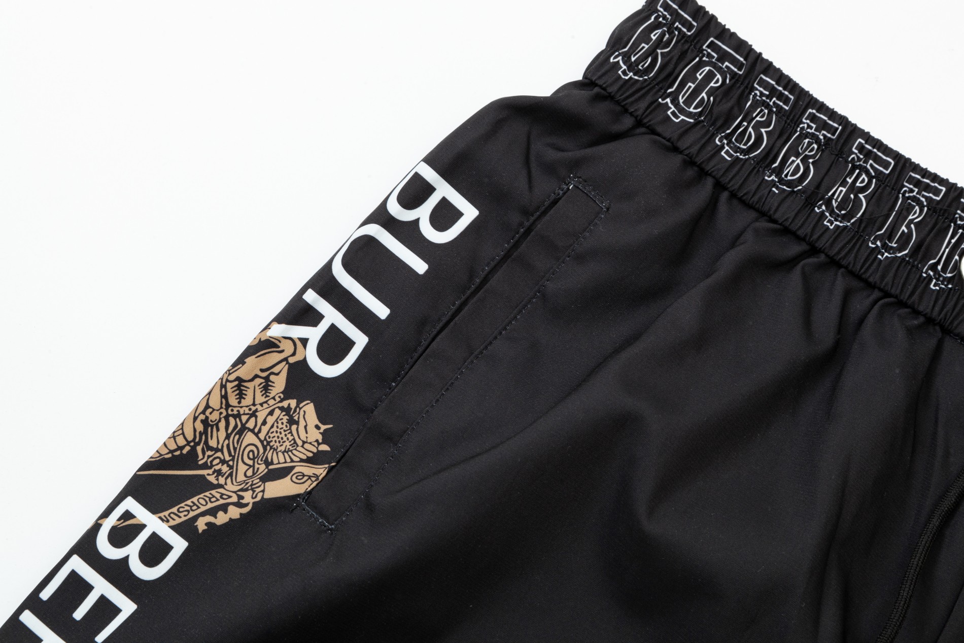 【BURBERRY 公式旗艦店】バーバリー  ショートパンツご好評に付き再入荷 24627-BRAND OFF