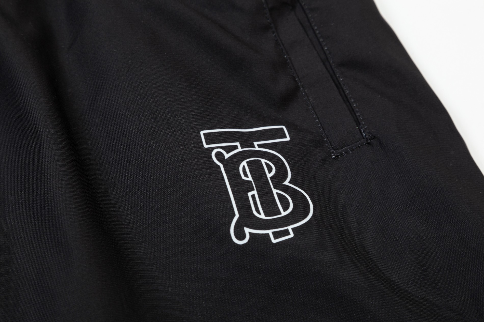 【BURBERRY 公式旗艦店】バーバリー  ショートパンツご好評に付き再入荷 24627-BRAND OFF