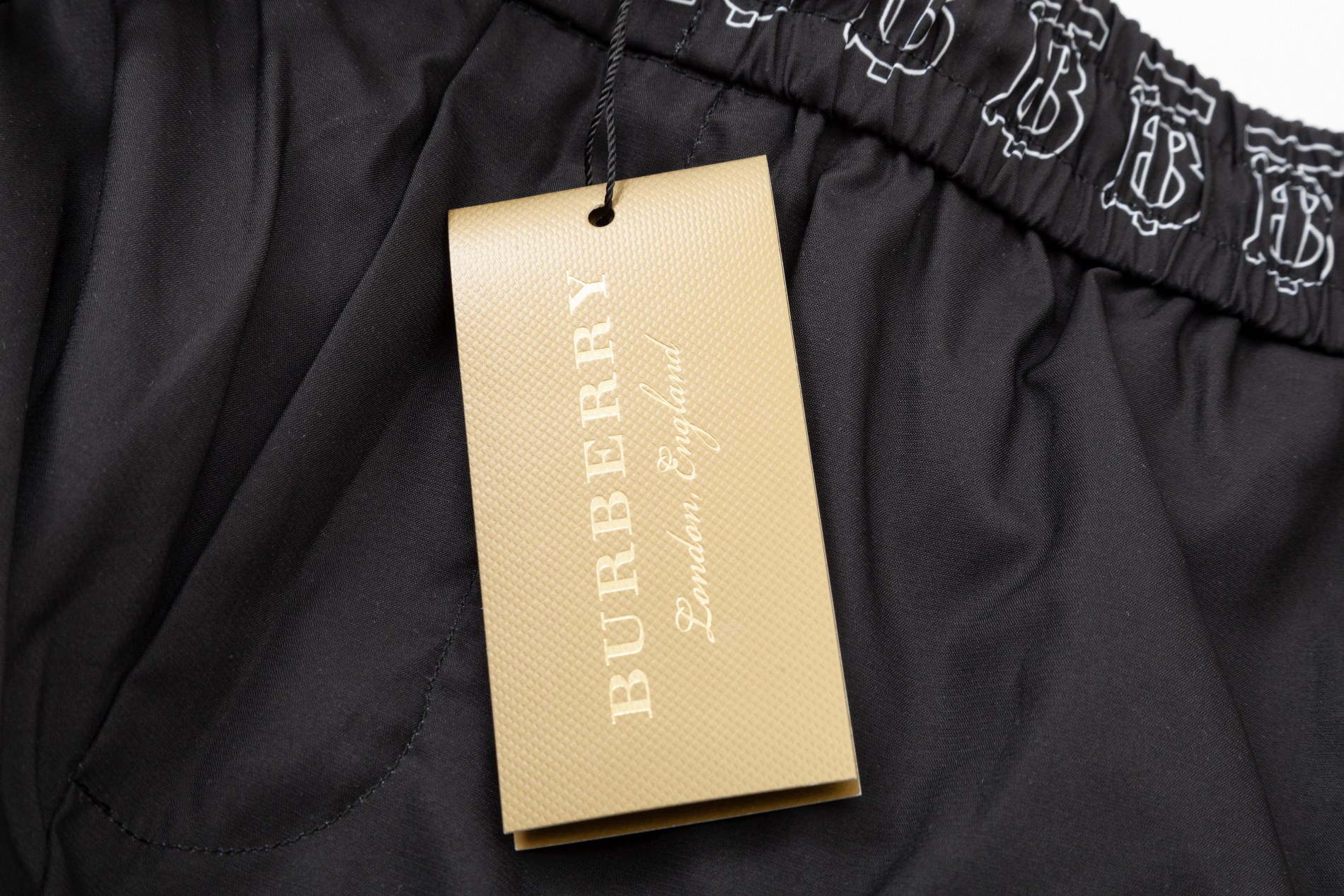 【BURBERRY 公式旗艦店】バーバリー  ショートパンツご好評に付き再入荷 24627-BRAND OFF