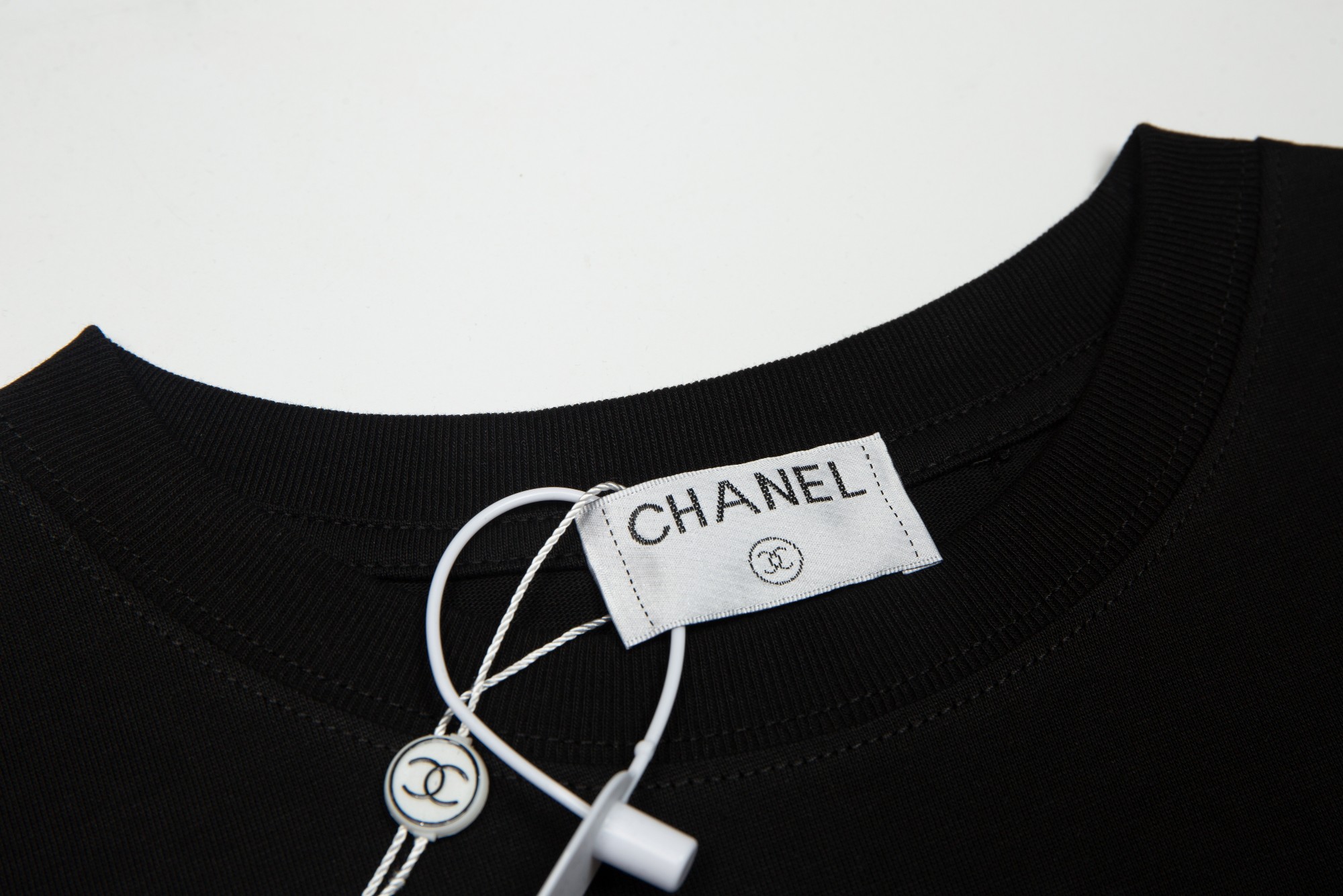 【2026】【CHANEL 公式旗艦店】シャネル  Tシャツ ご好評に付き再入荷！24613-BRAND OFF