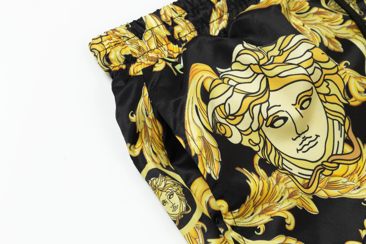 【VERSACE  公式旗艦店】ヴェルサーチ  ショートパンツご好評に付き再入荷 24628-BRAND OFF