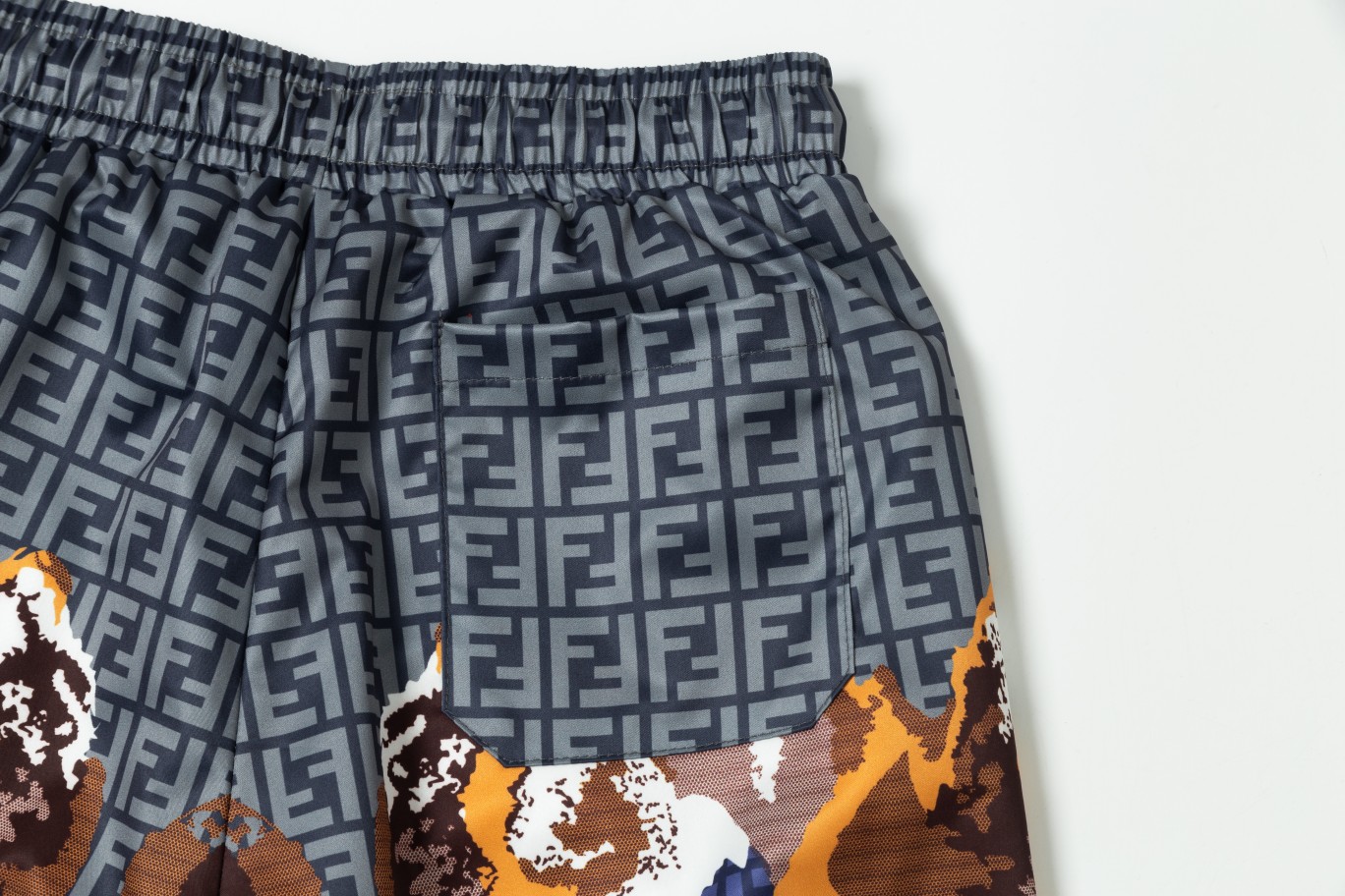 【FENDI 公式旗艦店】フェンディ ショートパンツご好評に付き再入荷 24624-BRAND OFF